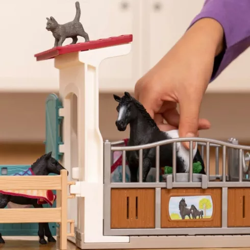 Schleich 42611 Istálló Appaloosa kancával és csikóval