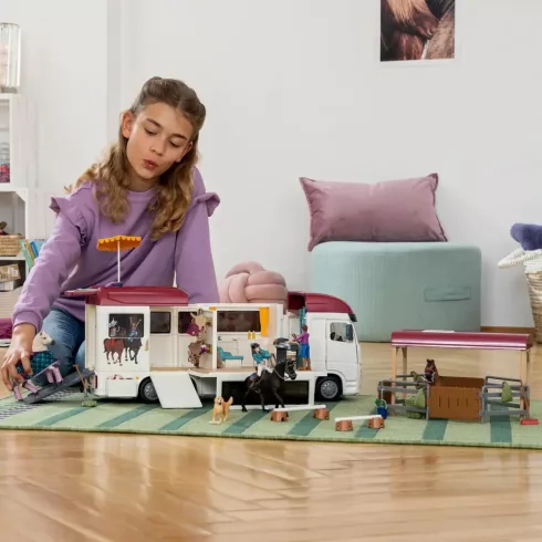 Schleich 42619 Lószállító és lakóbusz lovakkal
