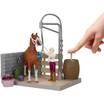   Schleich 42792 Sofia és Amerikai Saddlebred lova a lómosó helyen