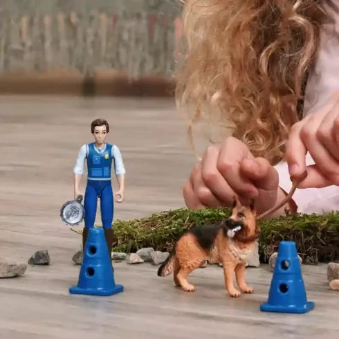 Schleich 81466 Rendőr németjuhász kutyával