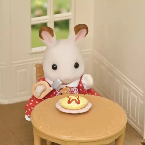 Epoch - Sylvanian Families 5567 Piros tetős babaház bútorokkal és csokoládényuszi figurával