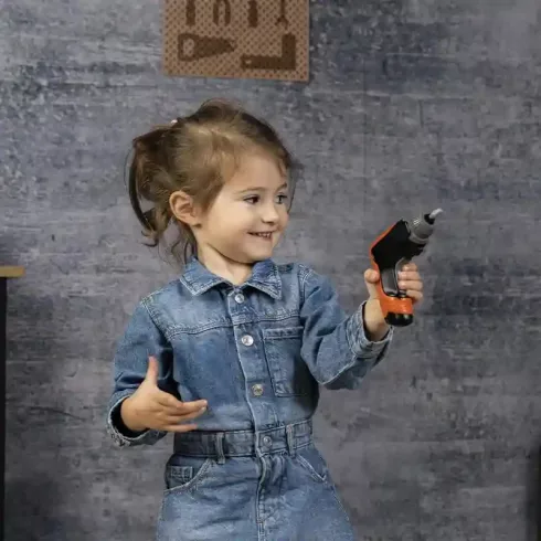 Smoby Black & Decker Bricolo Builder játék szerelőasztal 87db kiegészítővel és daruval